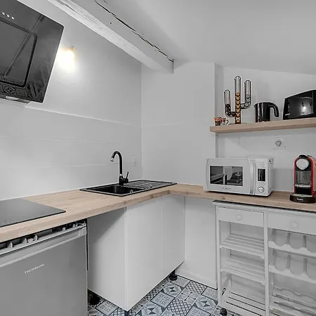 Under The Roof Ideal For 2 In Apartment