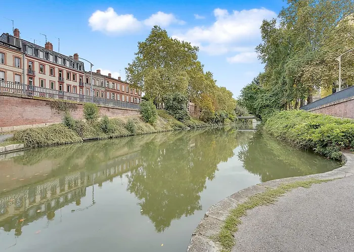 Under The Roof Ideal For 2 In Apartment Toulouse